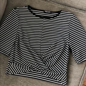 Nasty Gal Tops - Nasty Gal crop top 😎 Nasty Gal Tops - Nasty Gal crop top 😎